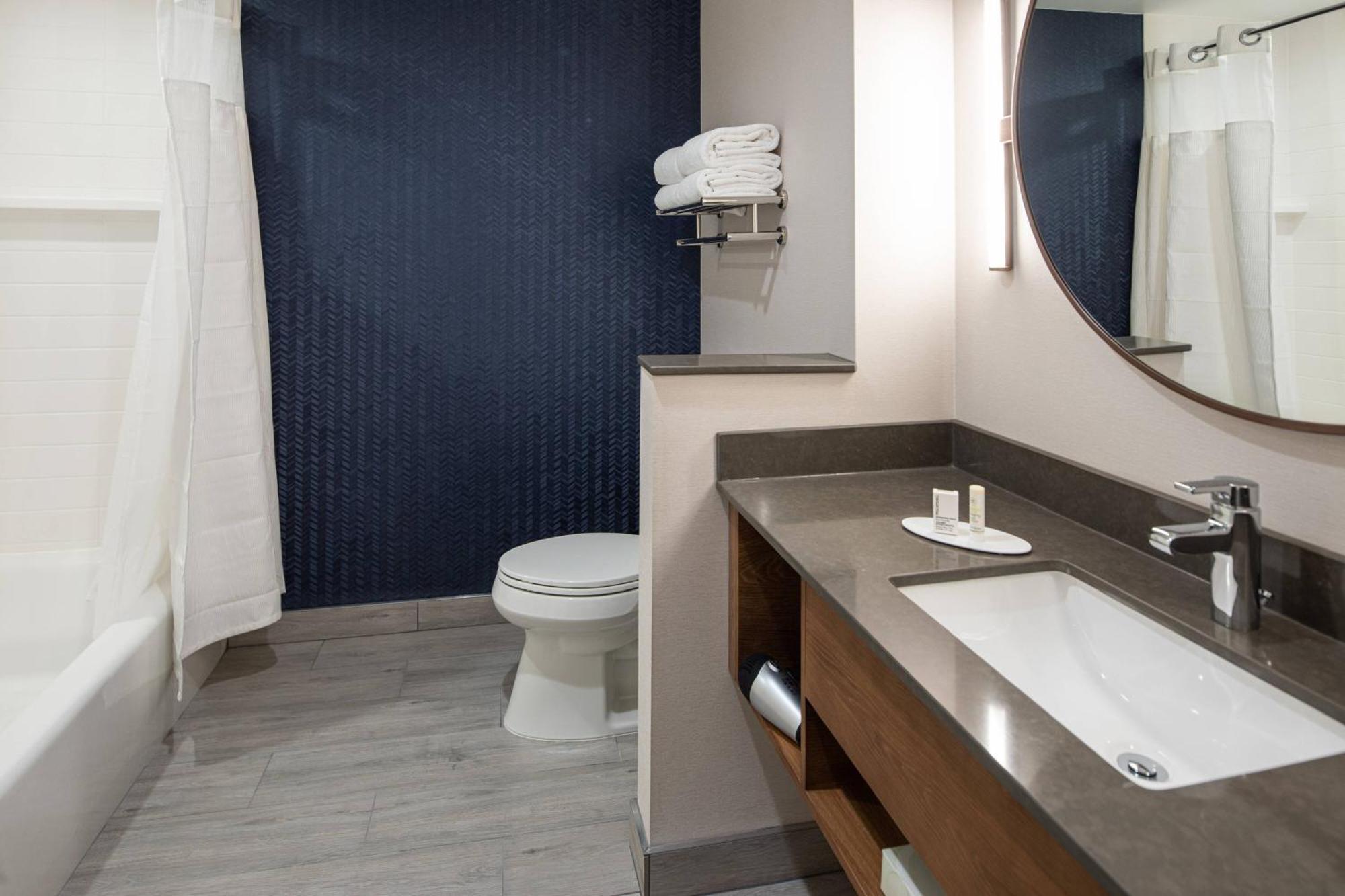 Fairfield By Marriott & Anaheim Alamitos