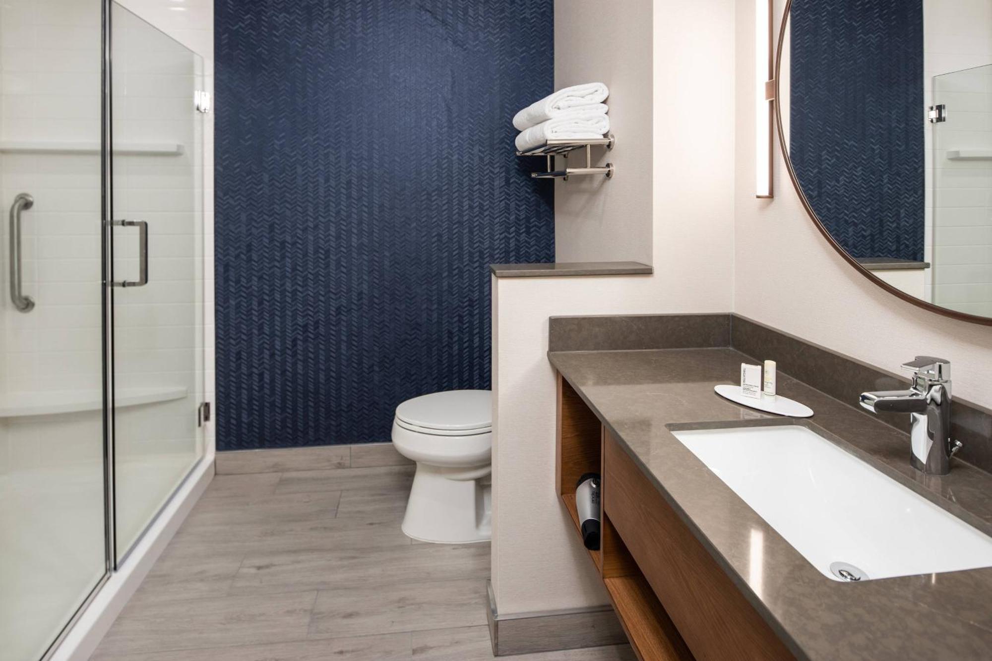 Hotel Fairfield By Marriott & Anaheim Alamitos
