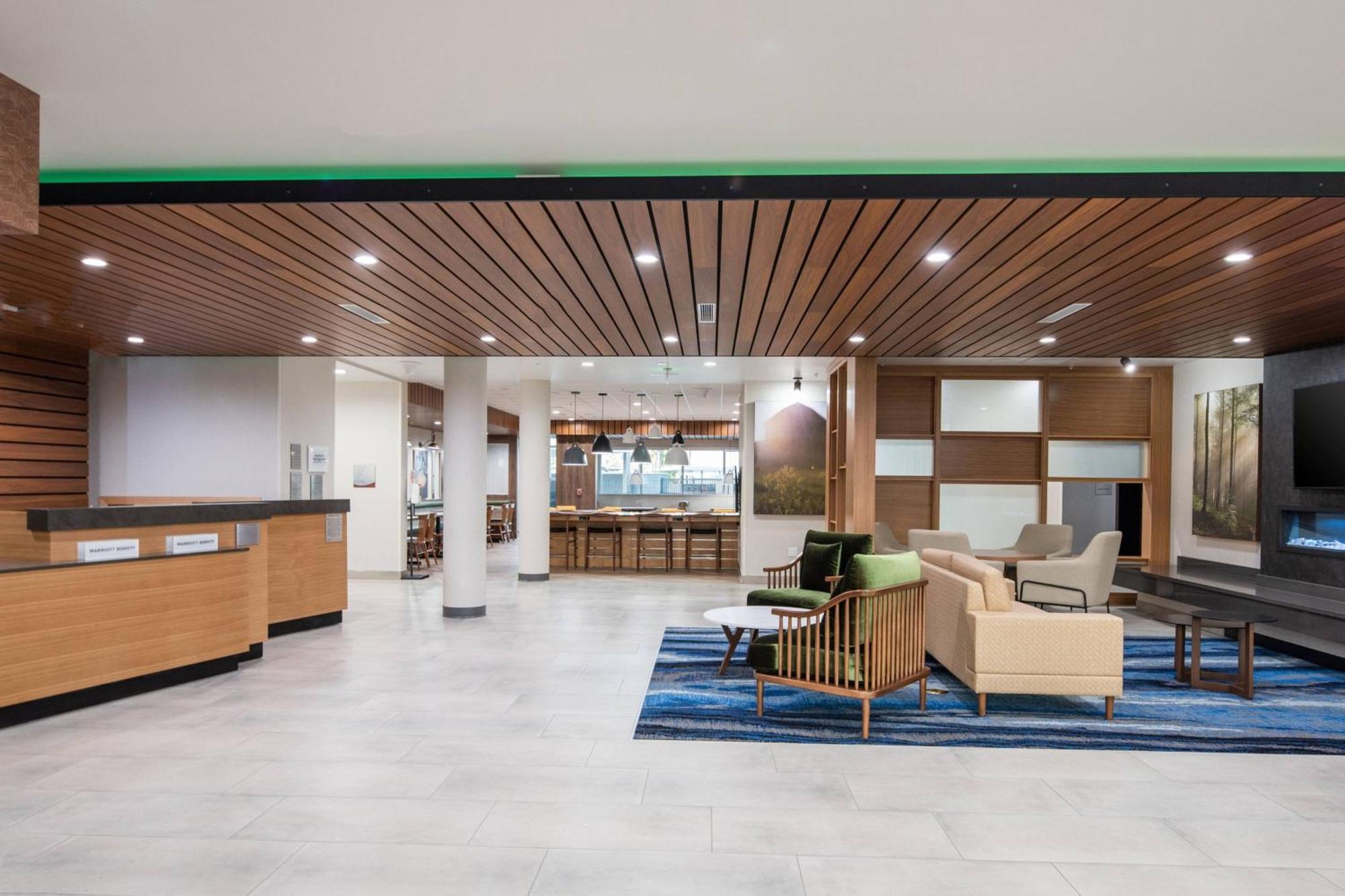Fairfield By Marriott & Anaheim Alamitos 3*