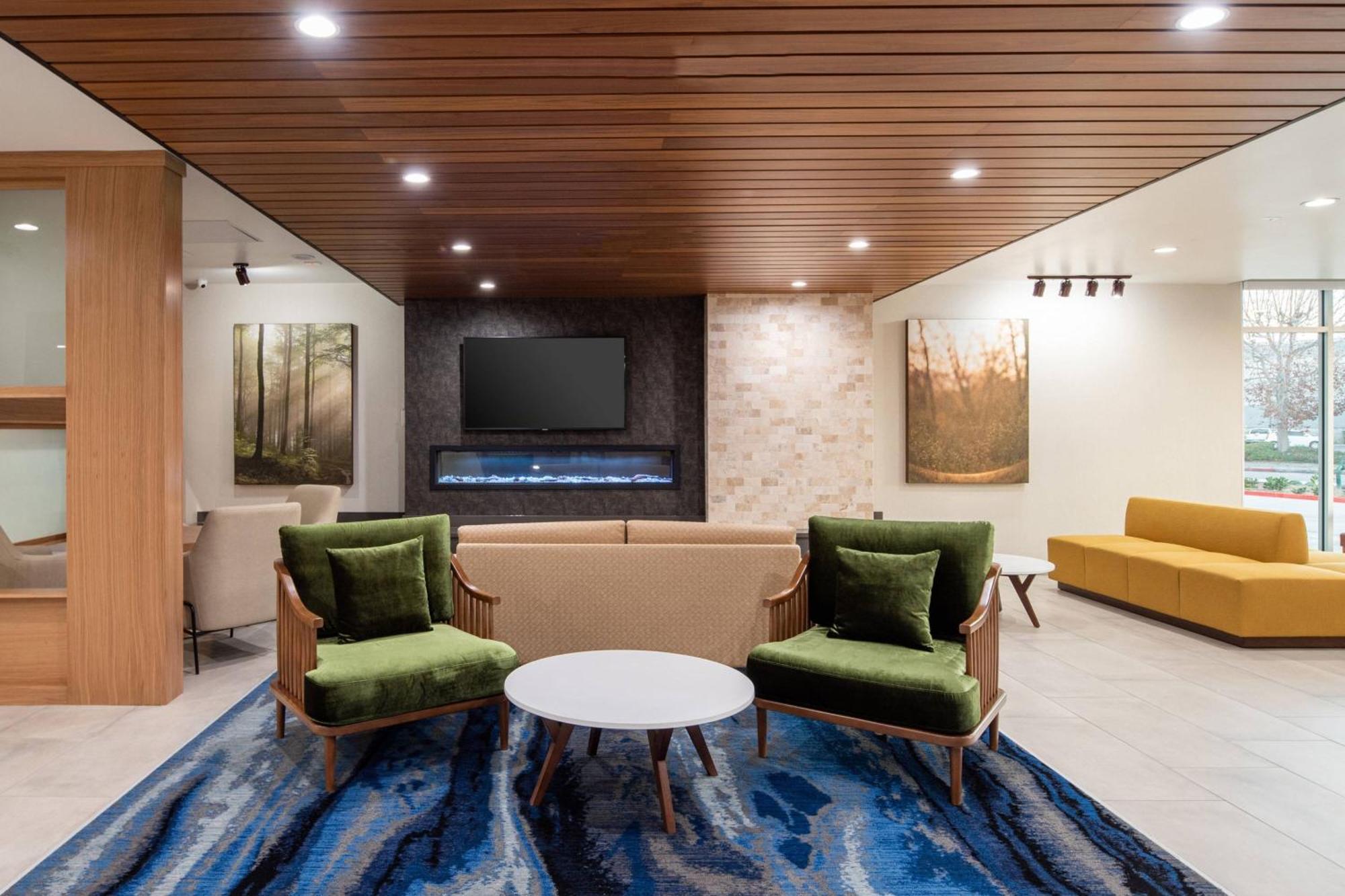 Fairfield By Marriott & Anaheim Alamitos 3*